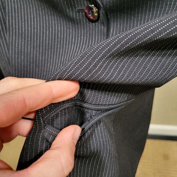 Tahari blazer  - Picture 3 of 4